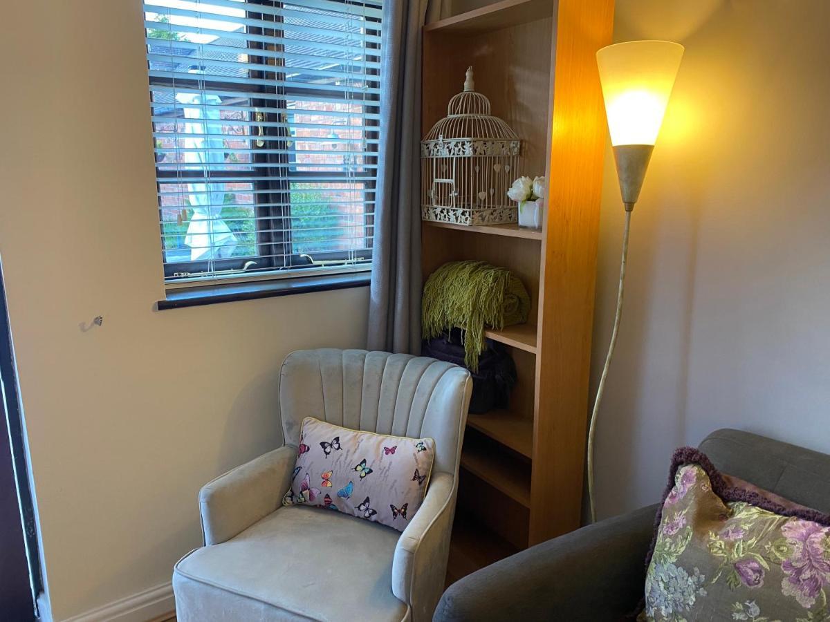 The Snug Villa Coventry Dış mekan fotoğraf